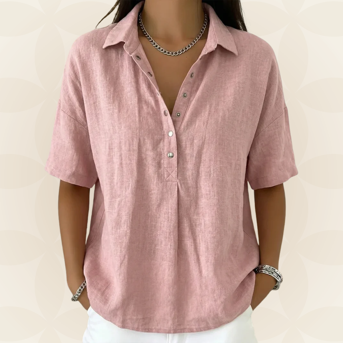 Sonja – Blouse with a collar and button detail
